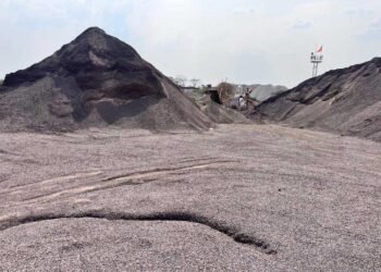 रायपुर कलेक्ट्रेट खनिज विभाग की गिट्टी खदानो पर बड़ी कार्रवाई क्रेशर सील