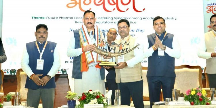 फार्मेसी शिक्षा और शोध से बदलेगी स्वास्थ्य व्यवस्था: स्वास्थ्य मंत्री श्री जायसवाल