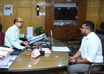  राज्यपाल श्री डेका ने कारखानों में दुर्घटनाओं को रोकने के लिए सुरक्षा व्यवस्था मजबूत करने के दिए निर्देश