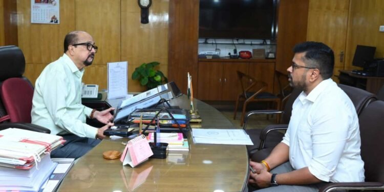  राज्यपाल श्री डेका ने कारखानों में दुर्घटनाओं को रोकने के लिए सुरक्षा व्यवस्था मजबूत करने के दिए निर्देश