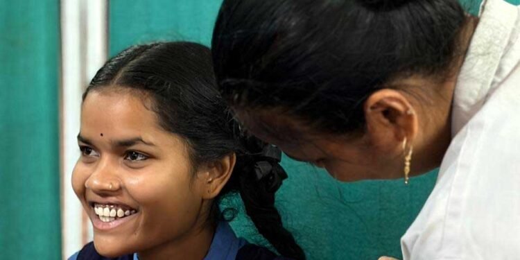 अपनी ज़िम्मेदारी निभाएं और अपनी बेटियों को सर्वाईकल कैंसर के खतरे से बचाएं