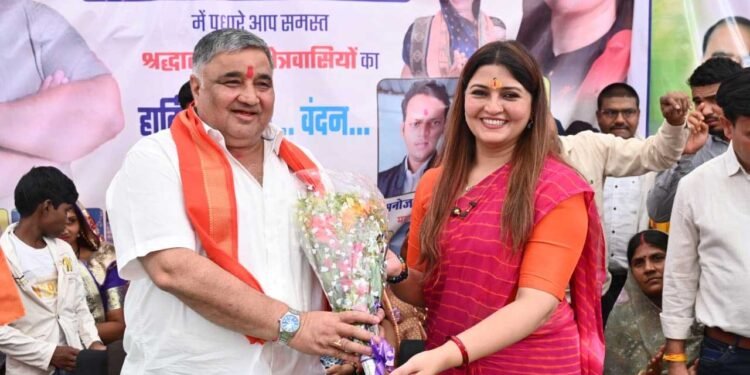 पर्यटन एवं संस्कृति मंत्री श्री राजेश अग्रवाल कवर्धा के जानकी वन धाम शिवालय में आयोजित प्राण-प्रतिष्ठा समारोह में हुए शामिल