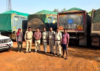 कलेक्टर रायपुर खनिज विभाग द्वारा रात्रिकालीन भ्रमण के दौरान कुल 13 वाहन अवैध परिवहन करते पकड़ी गयी