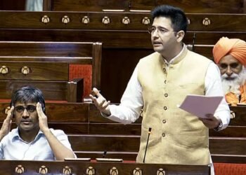 AAP में सब ठीक नहीं! Raghav Chadha की चुप्पी और गैरमौजूदगी पर उठे सवाल