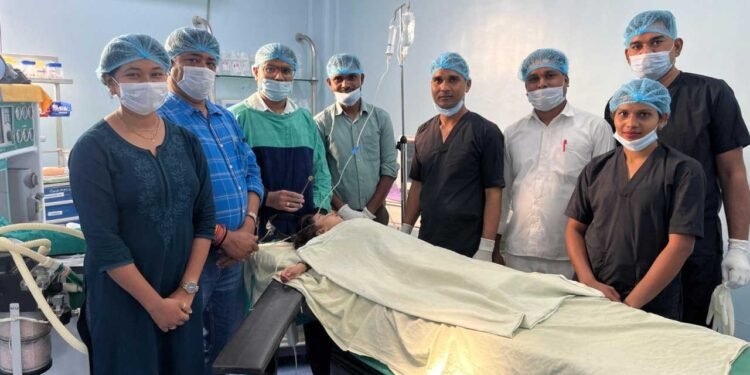 जिला चिकित्सालय मुंगेली में 03 वर्षीय मासूम के गले से सफल ऑपरेशन कर निकाला गया सिक्का