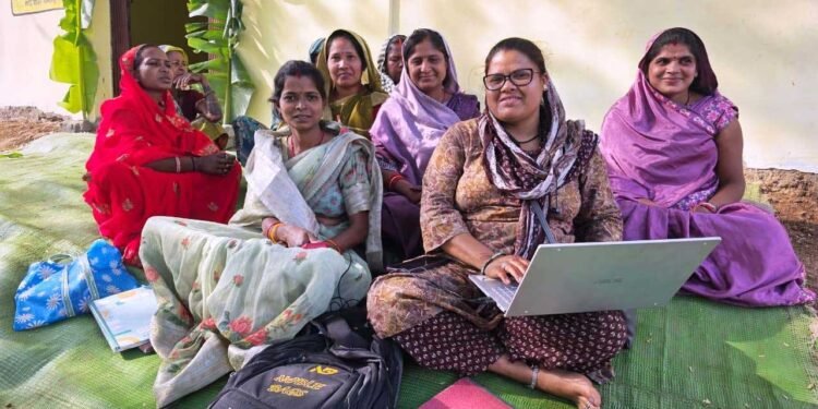 बैंक सखी बन आशा एक्का ने लिखी आत्मनिर्भरता की नई इबारत, 5 करोड़ से अधिक का किया ट्रांजेक्शन