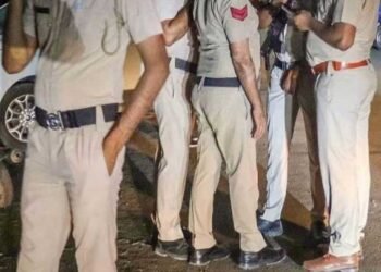 पत्नी का सिर काटा और गांव में लेकर घूमता रहा, चरित्र पर शंका करने पर कसाई बना पति