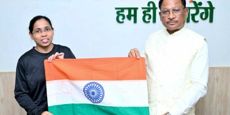 एवरेस्ट पर तिरंगा फहराने निकली छत्तीसगढ़ की बेटी, मुख्यमंत्री ने दी शुभकामनाएं