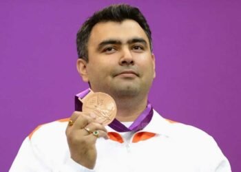 पायलट बनने के सपने से लेकर शूटिंग तक का सफर, राइफल दिलाने के लिए पिता ने बेच दिया था घर