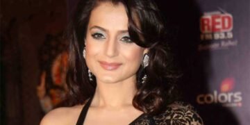 दुबई अटैक के बाद मस्कट में फंसीं Ameesha Patel, सोशल मीडिया पर शेयर किया दर्द, बोलीं- ये जंग कब खत्म होगी