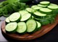  खीरा छीलकर खाना ज्यादा फायदेमंद या बिना छीले? जानिए क्या सही है तरीका
