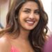 Priyanka Chopra के पर्स का खुलासा, हनुमान चालीसा से लेकर काला धागा तक, देसी टच ने जीता फैंस का दिल