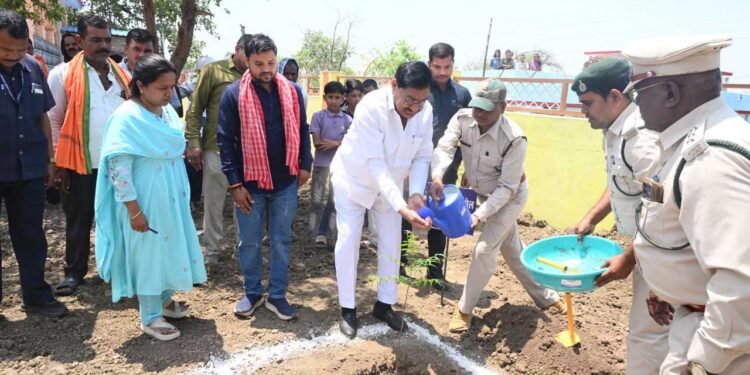 मोहतरा समाधान शिविर में 834 आवेदन प्राप्त, 246 मामलों का मौके पर निराकरण