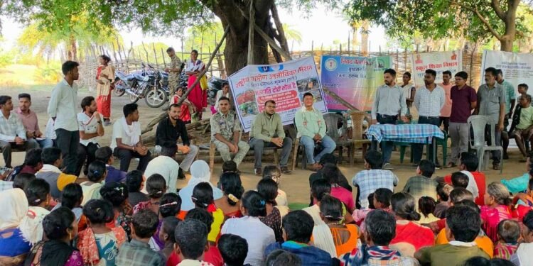सुशासन की मोटरसाइकिल से दुर्गम पहाड़ों तक पहुँचे कलेक्टर-एसपी
