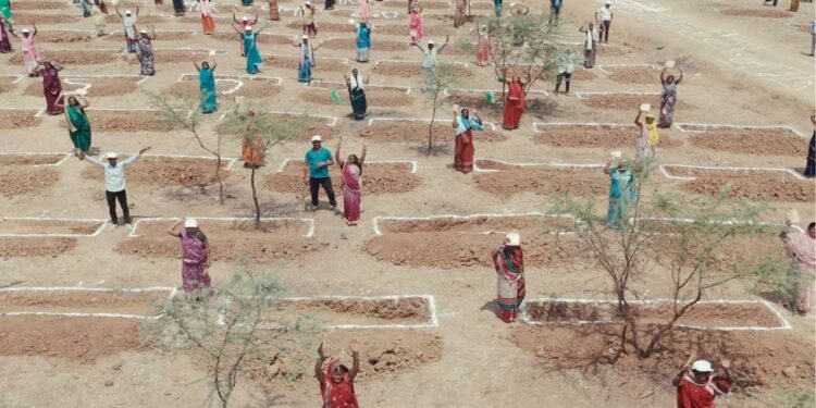 वर्षा जल सहेजकर भू -जल स्तर बढ़ाने प्रशासन की अभिनव पहल