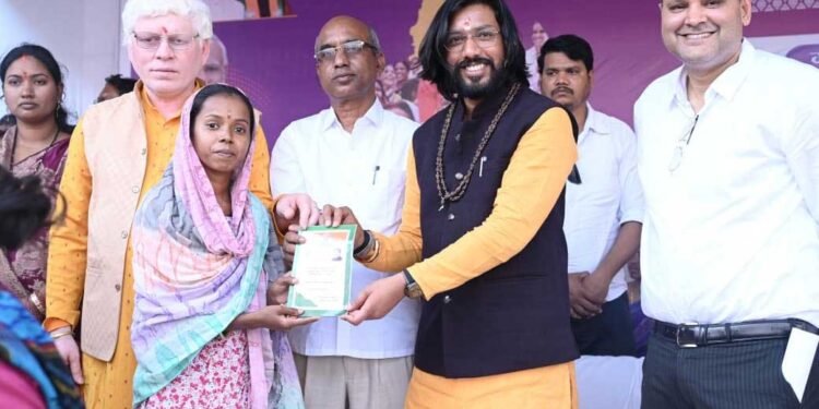 सुशासन तिहार 2026 : आरंग समाधान शिविर में 70 मामलों का मौके पर निराकरण, मंत्री गुरु खुशवंत साहेब ने सुनीं समस्याएं