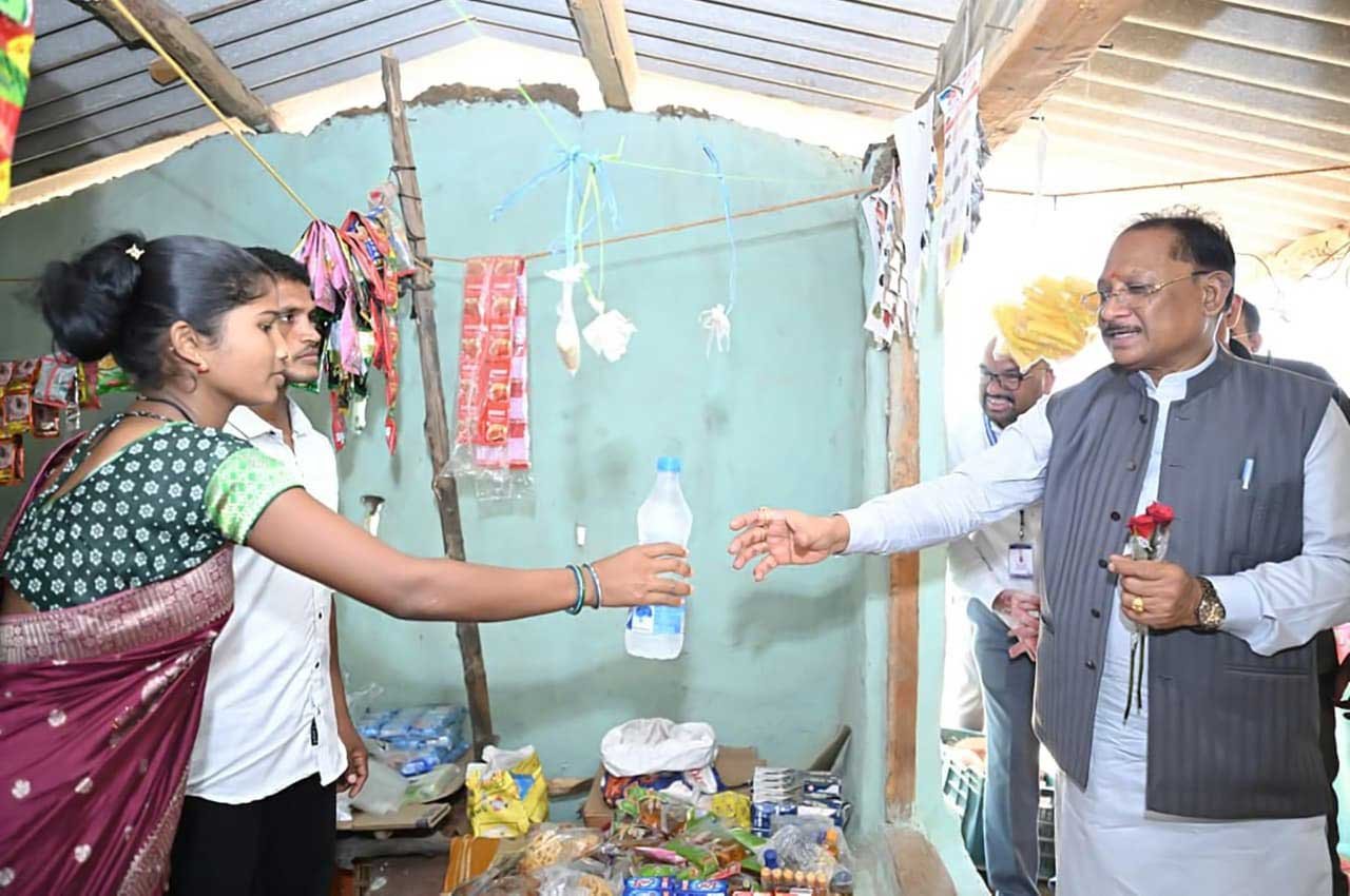 ’जब मुख्यमंत्री रुके एक छोटी-सी किराना दुकान पर… और सामने थी बदलाव की बड़ी कहानी’