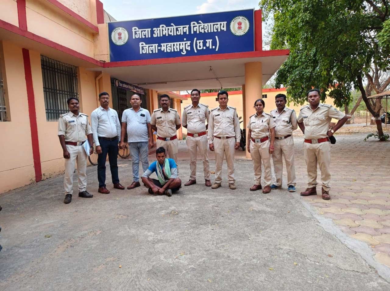 ’अवैध शिकार पर वन विकास निगम की बड़ी कार्रवाई, बारनवापारा क्षेत्र से एक आरोपी गिरफ्तार, भेजा गया जेल’