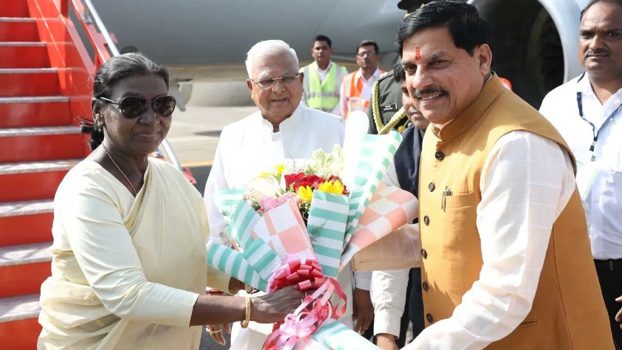 राष्ट्रपति द्रौपदी मुर्मु मध्यप्रदेश दौरे पर इंदौर पहुंचीं, राज्यपाल और सीएम ने किया एअरपोर्ट पर स्वागत