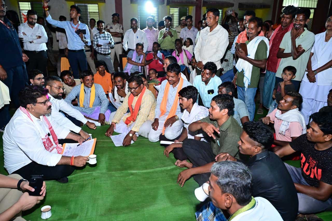 किसकोड़ो, जहां कभी लगती थी नक्सलियों की चौपाल, वहीं उप मुख्यमंत्री श्री शर्मा ने लगाई जनचौपाल