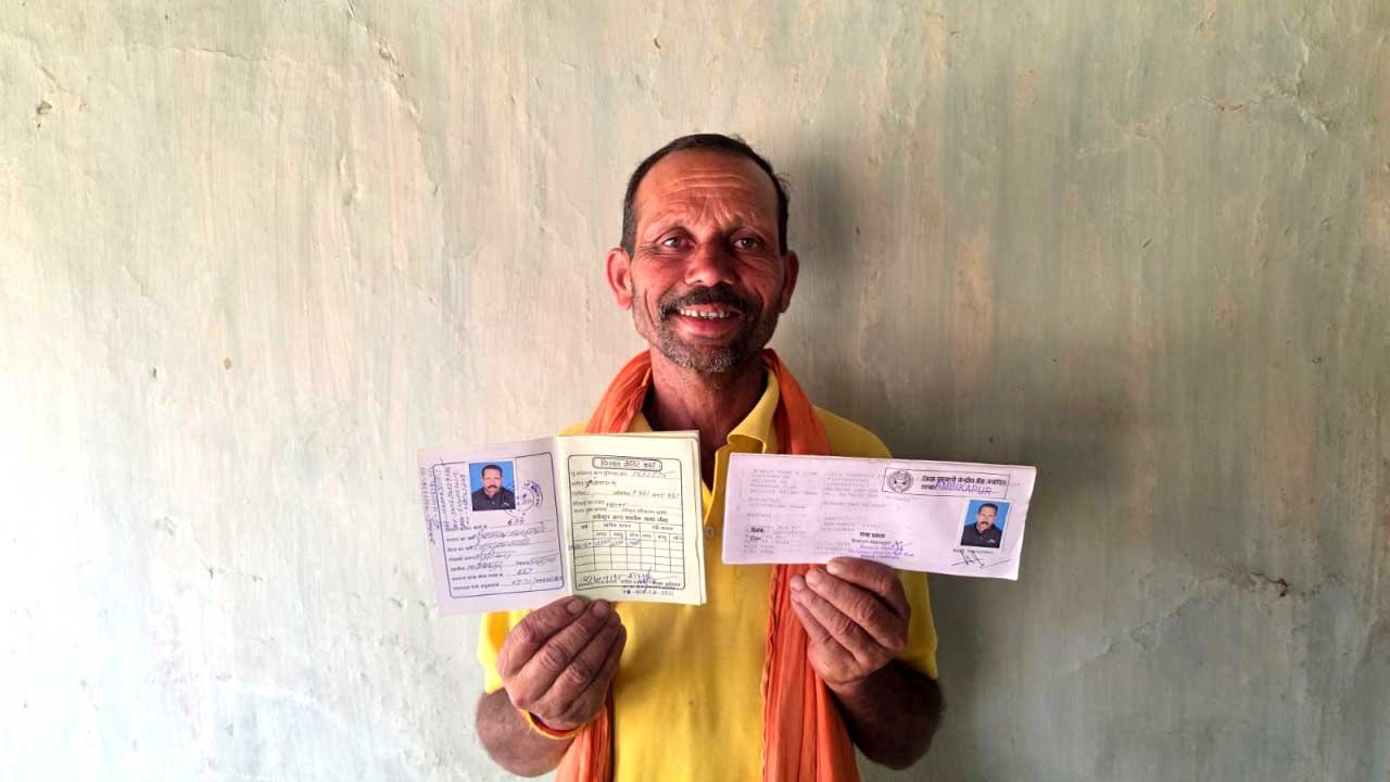 मुख्यमंत्री हेल्पलाइन 1076 का असरः बैल चराते किसान की एक कॉल पर प्रशासन ने घर पहुंचकर सुलझाई समस्या