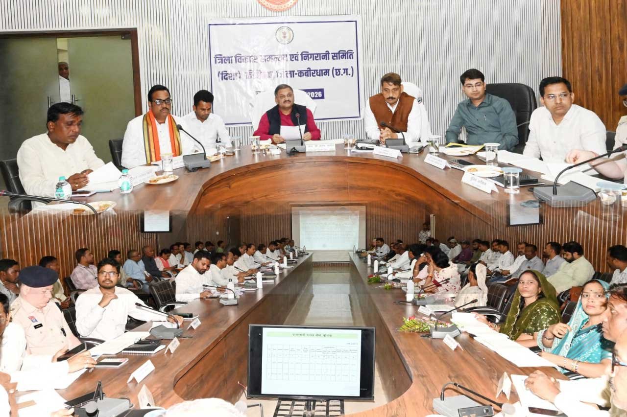 सांसद की अध्यक्षता में हुई दिशा समिति की बैठक, केंद्र सरकार की योजनाओं की हुई विस्तृत समीक्षा