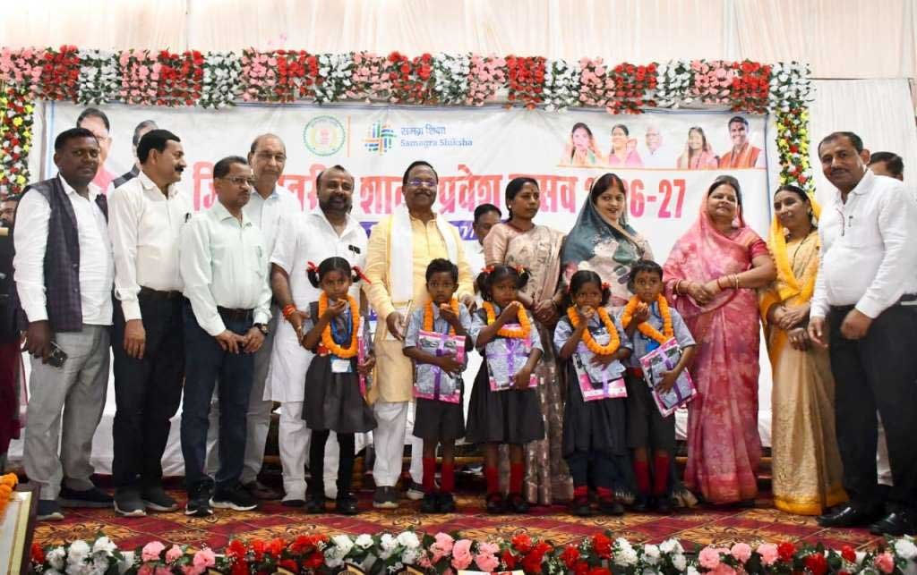  बच्चों की शिक्षा और भविष्य के निर्माण में अभिभावकों की महत्वपूर्ण योगदान: मंत्री श्री नेताम