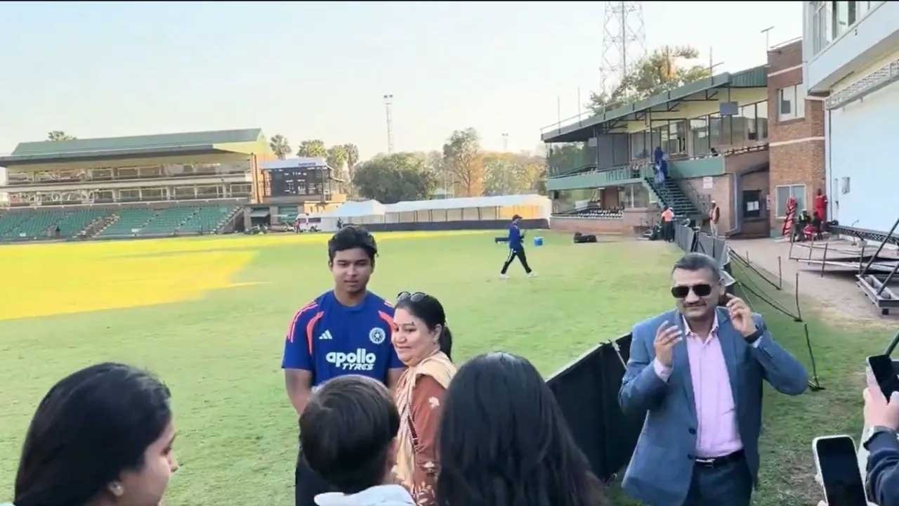 सिर्फ तुम्हें देखने आए हैं, वैभव सूर्यवंशी से मिलने राजस्थान से जिम्बाब्वे पहुंचीं बुजुर्ग फैन