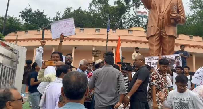 सोनम वांगचुक की पुलिस हिरासत व शिक्षा मंत्री के इस्तीफे को लेकर अनेक जिलों में आम आदमी पार्टी ने किया प्रदर्शन, कल करेंगे हनुमान चालीसा का पाठ