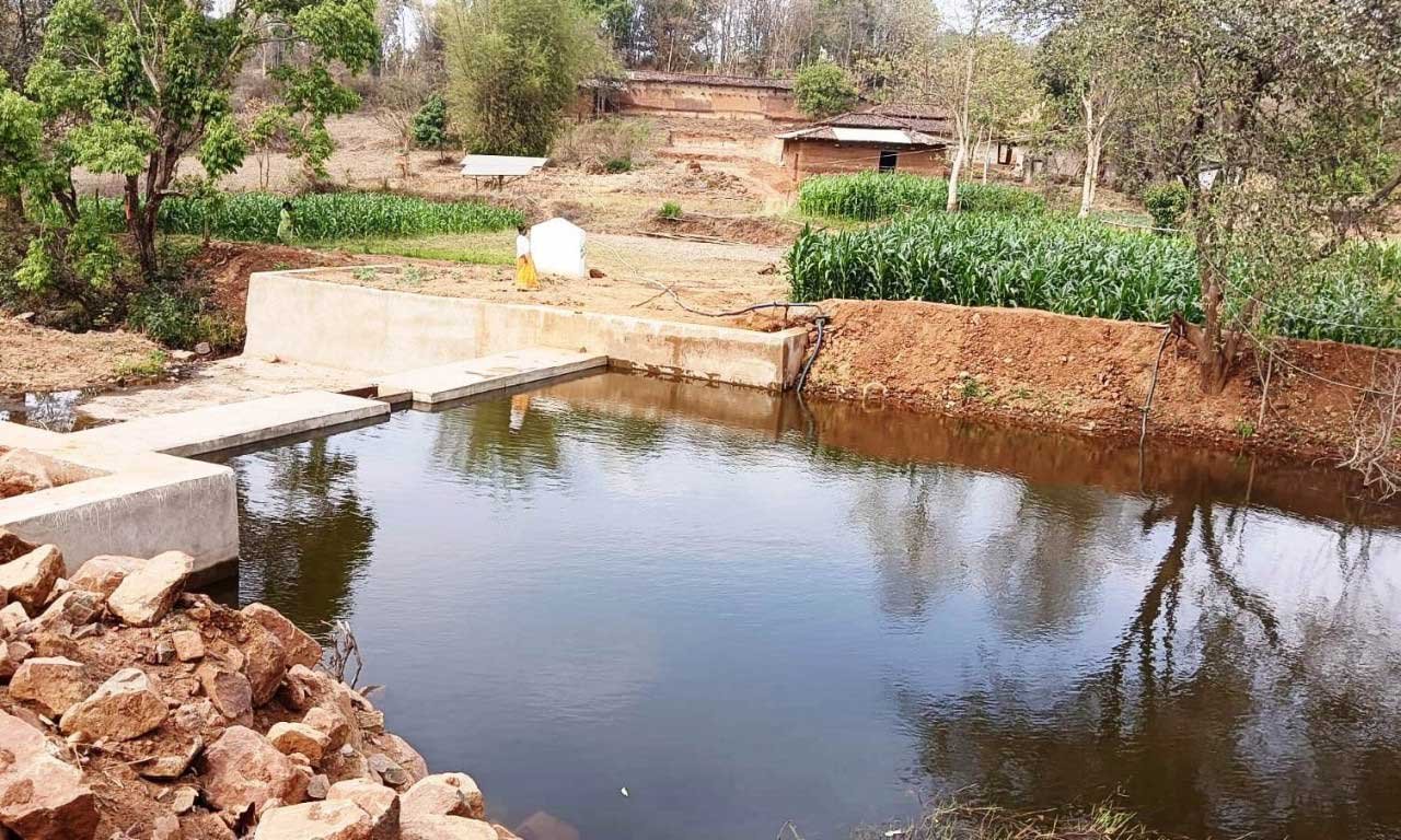 जल संरक्षण से समृद्धि की नई धारा: चन्द्रगढ़ का चेक डेम बना किसानों की खुशहाली का आधार