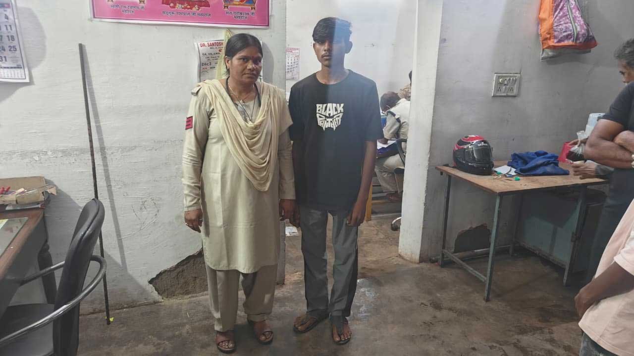 दुकान का ताला तोड़कर मोबाइल दुकान में चोरी करने वाले आरोपी को सिटी कोतवाली पुलिस ने गिरफ्तार किया, दो विधि से संघर्षरत बालकों की भी संलिप्तता उजागर