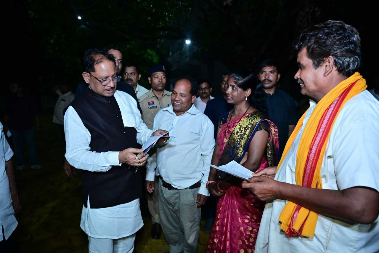  बगिया में मुख्यमंत्री श्री विष्णु देव साय ने सुनी आम लोगों की आवाज, समस्याओं के निराकरण के दिए सख्त निर्देश