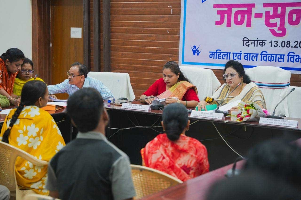 दुर्ग में महिला आयोग की जनसुनवाई : 27 प्रकरणों की सुनवाई, त्वरित कार्रवाई और विधिक सहायता पर जोर