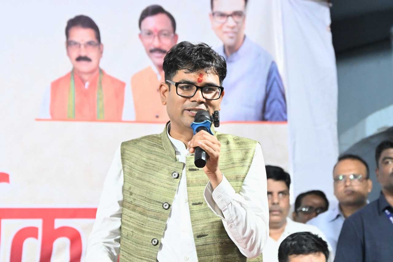 रायगढ़ के वार्ड क्रमांक 34 में आर.सी.सी. नाली निर्माण कार्य का शिलान्यास