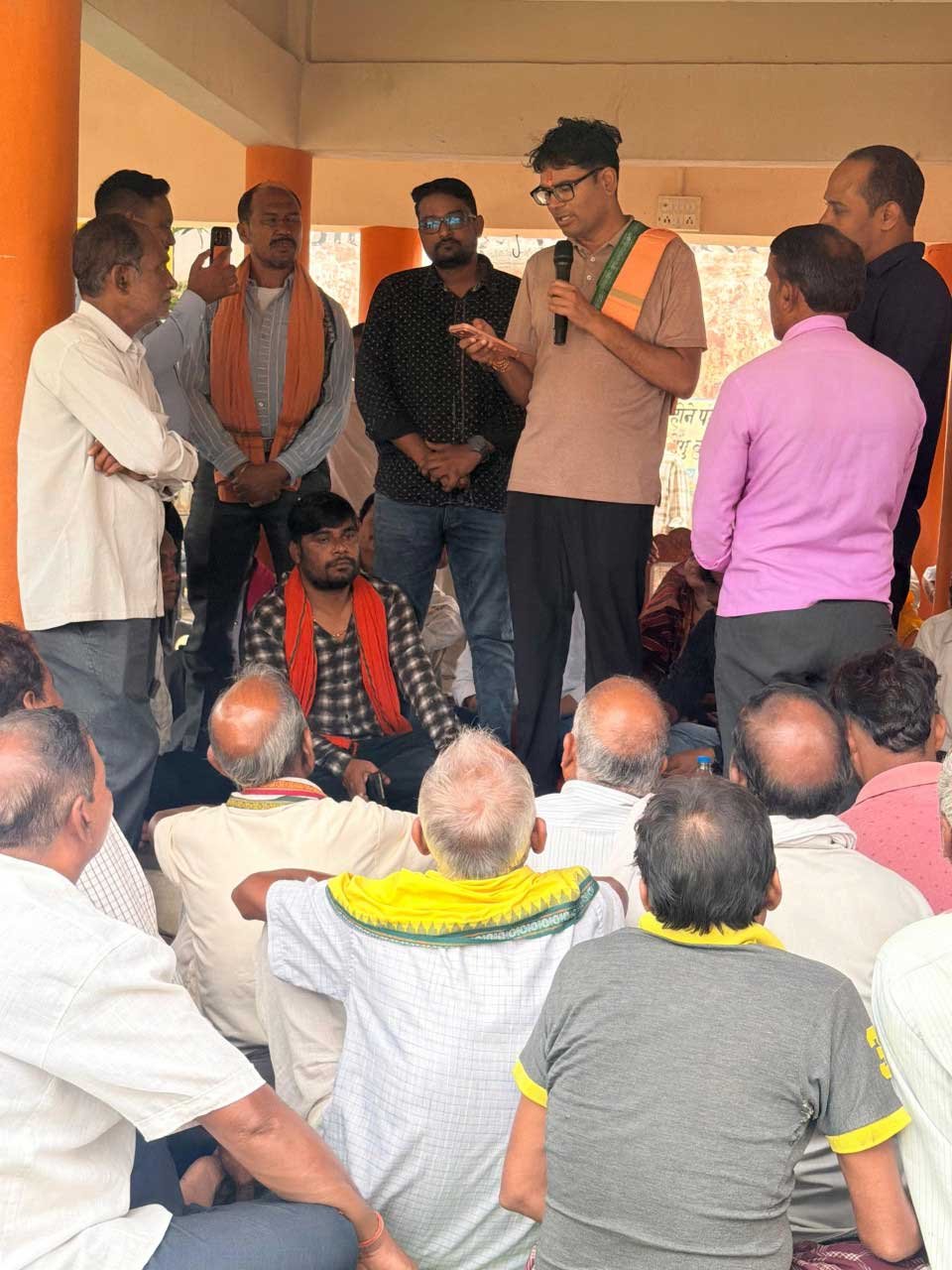  ग्रामीणों से आत्मीय संवाद कर वित्त मंत्री ओपी चौधरी ने सुनी समस्याएं