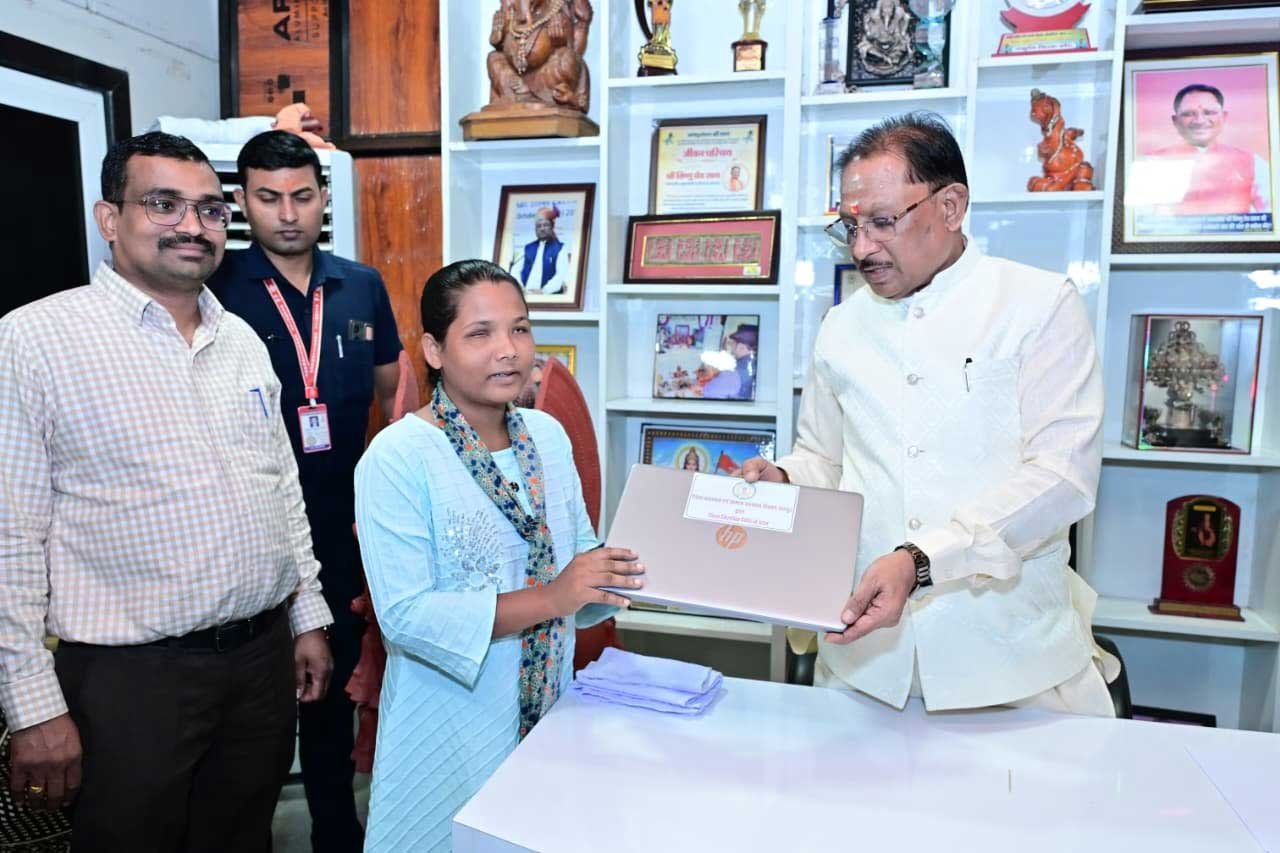  दृष्टिबाधा नहीं बनी बाधा, जयमंती के सपनों को मिली डिजिटल उड़ान