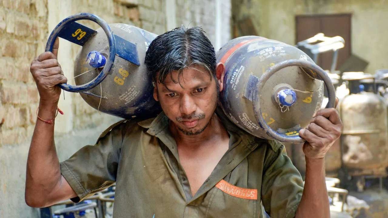 LPG Price Cut: 19 किलो कमर्शियल सिलेंडर हुआ सस्ता, जानिए आपके शहर में नई कीमत