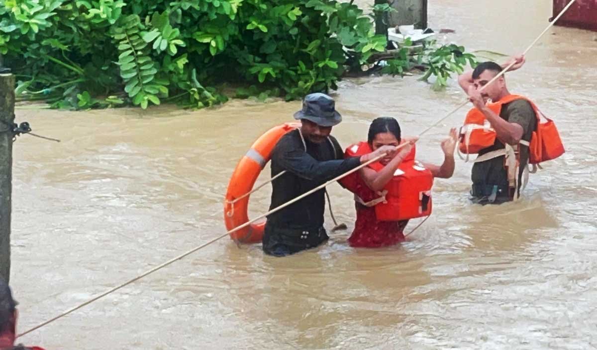 बारिश-बाढ़ ने बढ़ाई मुश्किलें, असम के 14 जिलों में हाई अलर्ट जारी