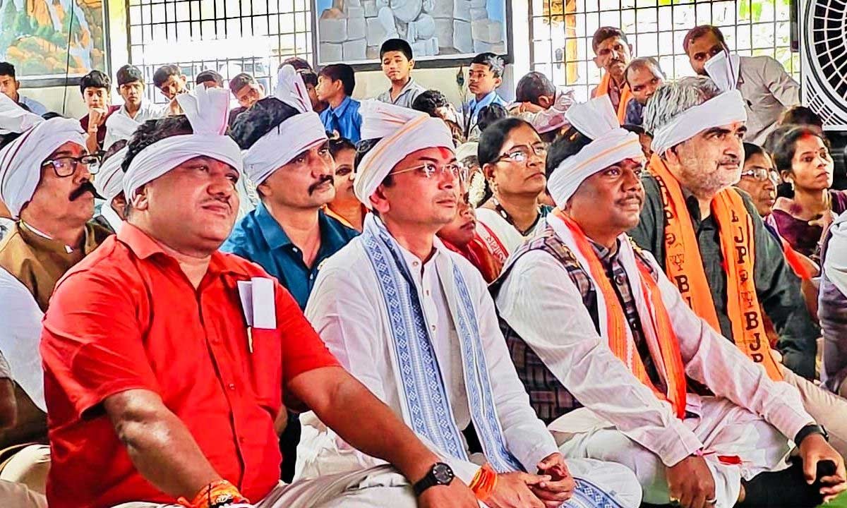 ग्रामीणों ने उत्साह से सुना प्रधानमंत्री का संदेश, मंत्री, सांसद और विधायक भी रहे मौजूद