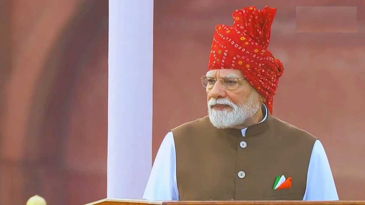 लाल किले पर बंधेज पगड़ी में दिखे PM मोदी, देश की पारंपरिक कला को दिया सम्मान