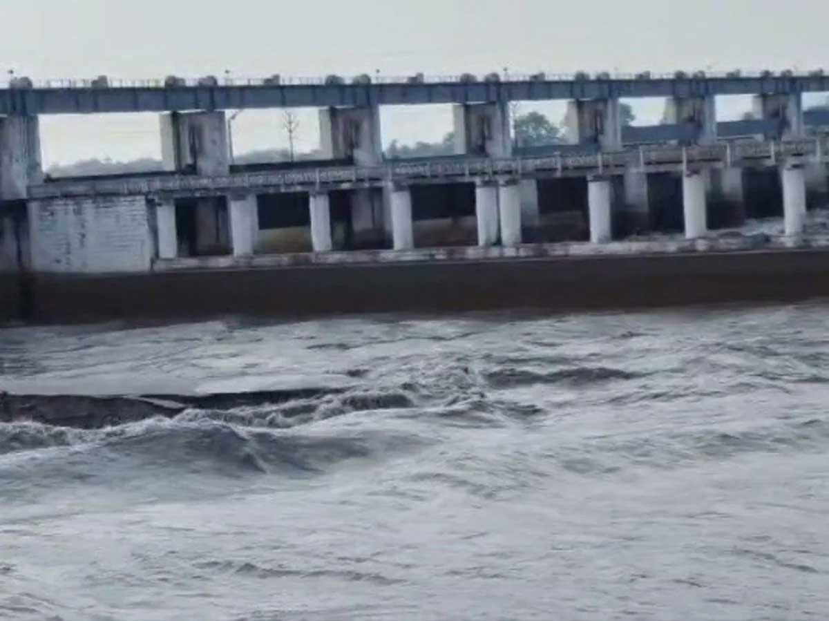 नेपाल की बारिश से बढ़ा यूपी में बाढ़ का खतरा, नदियों का जलस्तर तेजी से बढ़ा