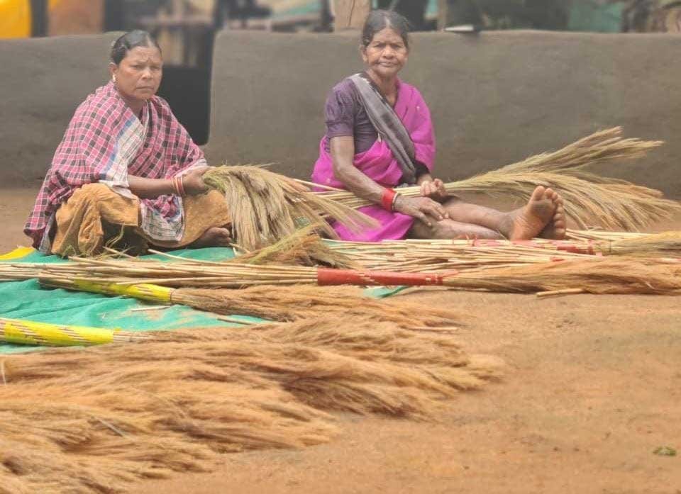  अबुझमाड़ की नई सुबह: जब जंगलों की छांव से निकलकर स्वावलंबन की मिसाल बनीं नारायणपुर की महिलाएं