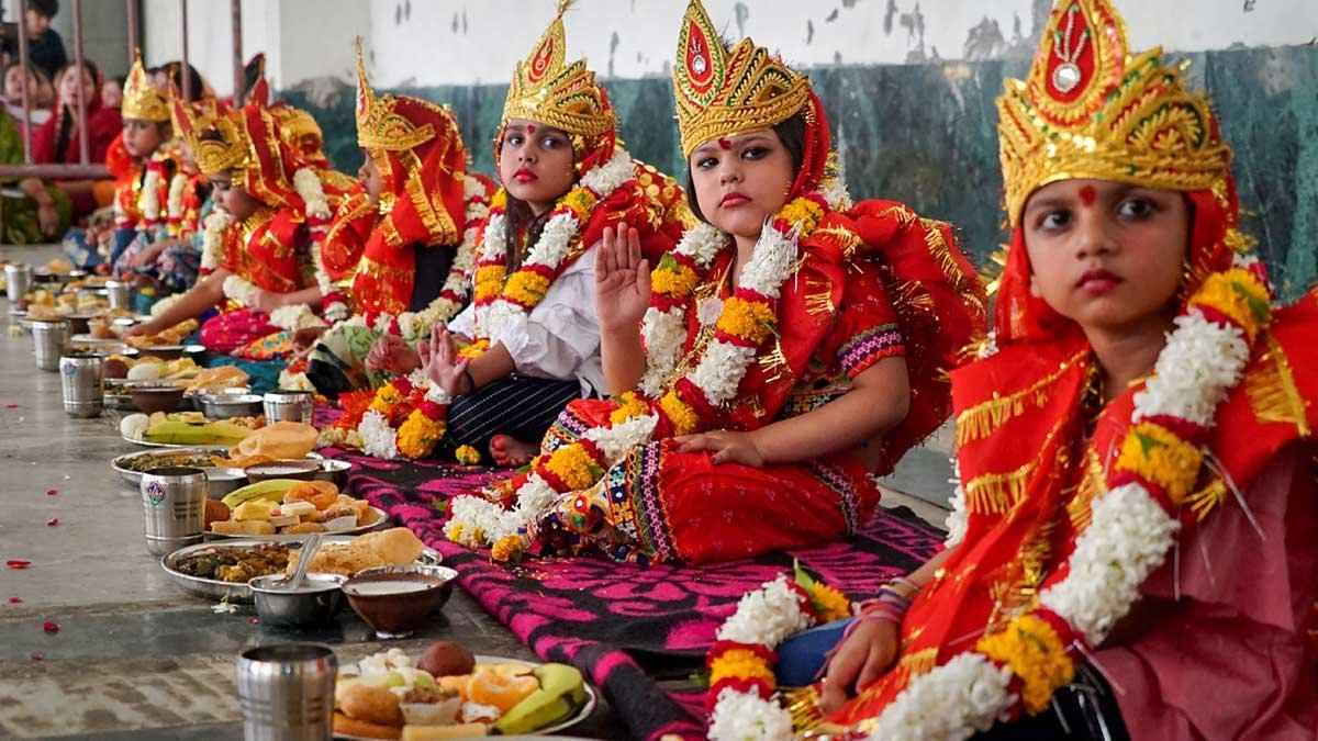 Kanya Pujan 2026: इस दिन करें मां दुर्गा की नौ शक्तियों का पूजन, जानें हलवा-पूरी का महत्व