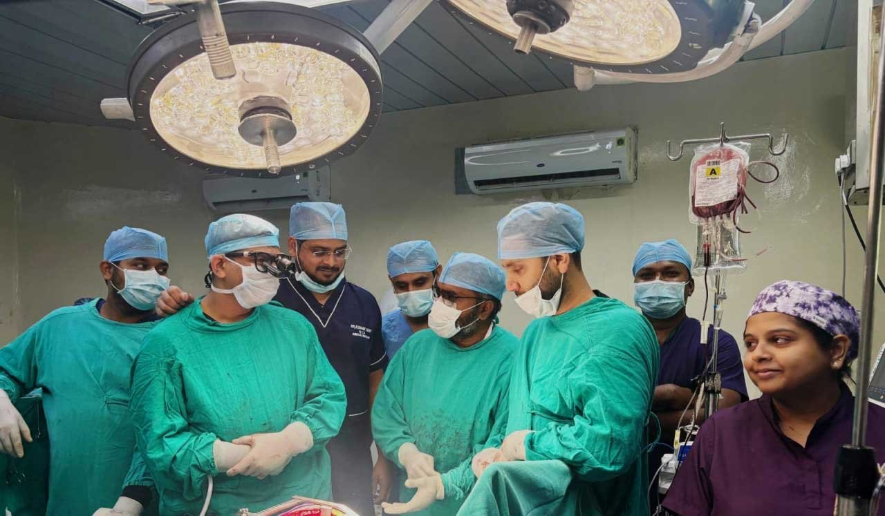 अम्बेडकर अस्पताल के कैंसर सर्जरी विभाग की बड़ी उपलब्धि, हृदय और फेफड़े की प्रमुख संरचनाओं से चिपकी कैंसर की जटिल गांठ को सफलतापूर्वक निकाला